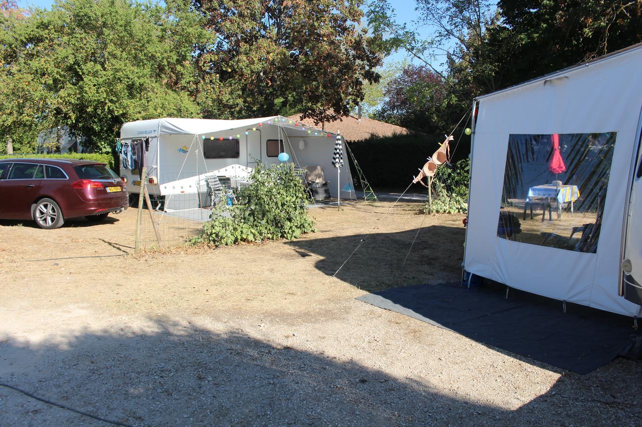 ホテルCamping Forcalquier Les Routes De Provence エクステリア 写真